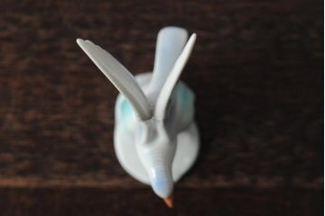 ハンガリー　HOLLOHAZA(ホロハーザ)　少女とカモメの陶器人形2個セット(オブジェ、置き物)(R-043541)