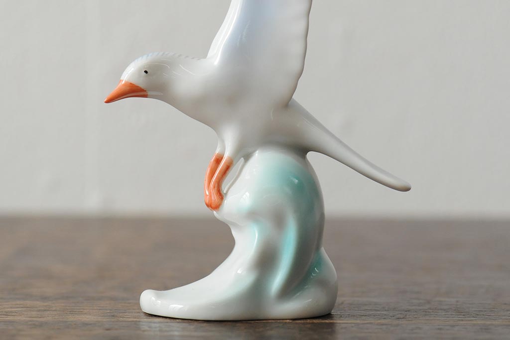 ハンガリー　HOLLOHAZA(ホロハーザ)　少女とカモメの陶器人形2個セット(オブジェ、置き物)(R-043541)