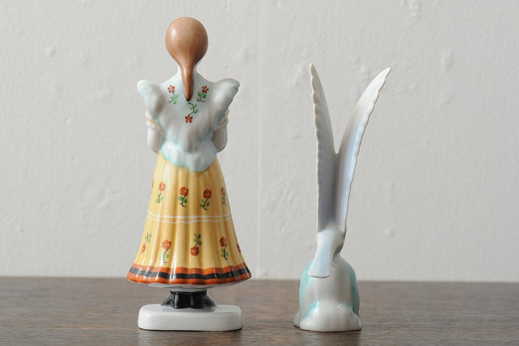 ハンガリー　HOLLOHAZA(ホロハーザ)　少女とカモメの陶器人形2個セット(オブジェ、置き物)(R-043541)