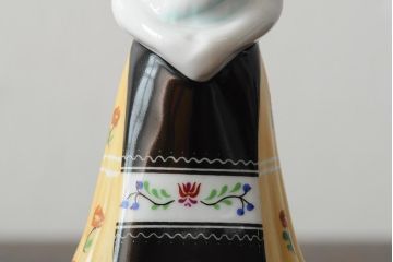 ハンガリー　HOLLOHAZA(ホロハーザ)　少女とカモメの陶器人形2個セット(オブジェ、置き物)(R-043541)