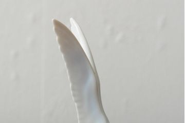 ハンガリー　HOLLOHAZA(ホロハーザ)　少女とカモメの陶器人形2個セット(オブジェ、置き物)(R-043541)