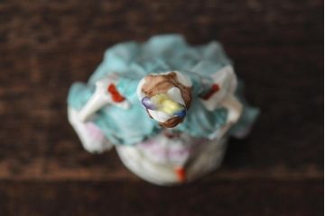 ドイツ　Sitzendorfer Porzellanmanufaktur(?)　花と少女/ウィーン　AUGARTEN(アウガルテン?)　貴婦人(フィギュリン、陶器人形、置き物、2点セット)(R-043542)