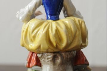 ドイツ　Sitzendorfer Porzellanmanufaktur(?)　花と少女/ウィーン　AUGARTEN(アウガルテン?)　貴婦人(フィギュリン、陶器人形、置き物、2点セット)(R-043542)