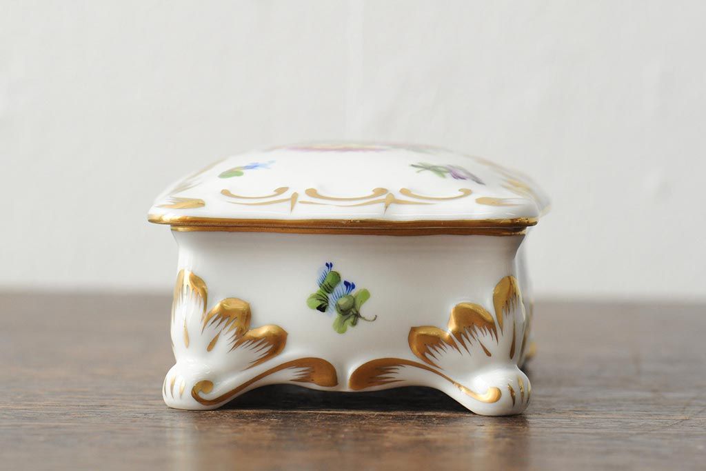 ハンガリー　HEREND(ヘレンド)　エレガントで高貴な印象の脚付き小物入れ(ジュエリーボックス、西洋陶磁器)(R-043549)