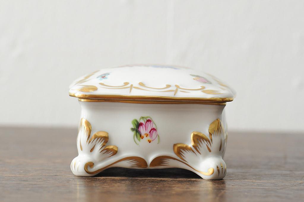 ハンガリー　HEREND(ヘレンド)　エレガントで高貴な印象の脚付き小物入れ(ジュエリーボックス、西洋陶磁器)(R-043549)