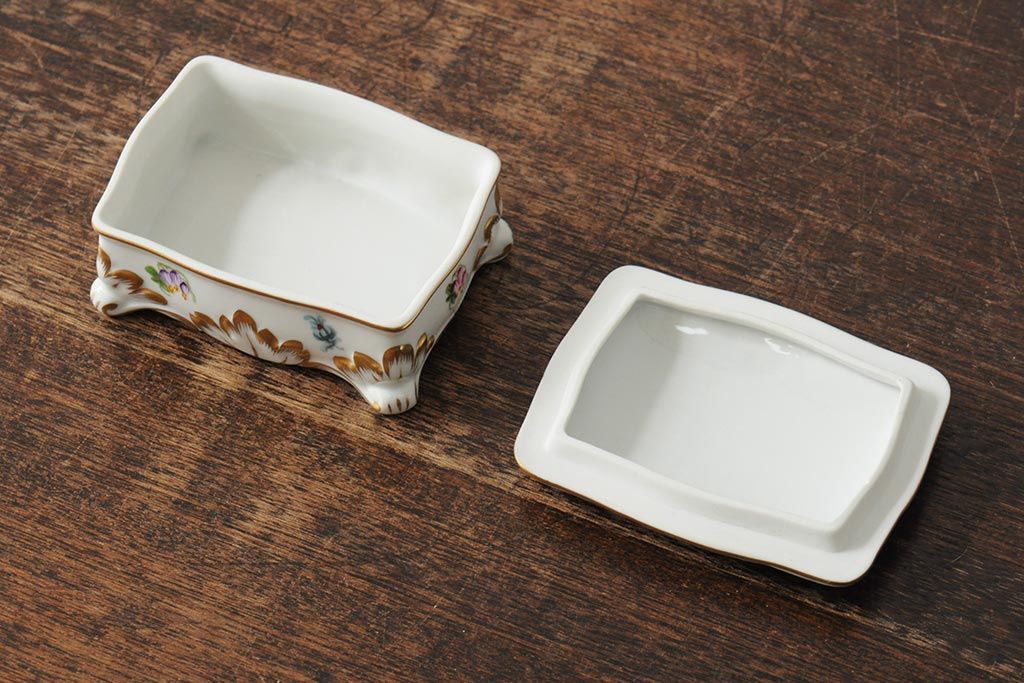 ハンガリー　HEREND(ヘレンド)　エレガントで高貴な印象の脚付き小物入れ(ジュエリーボックス、西洋陶磁器)(R-043549)