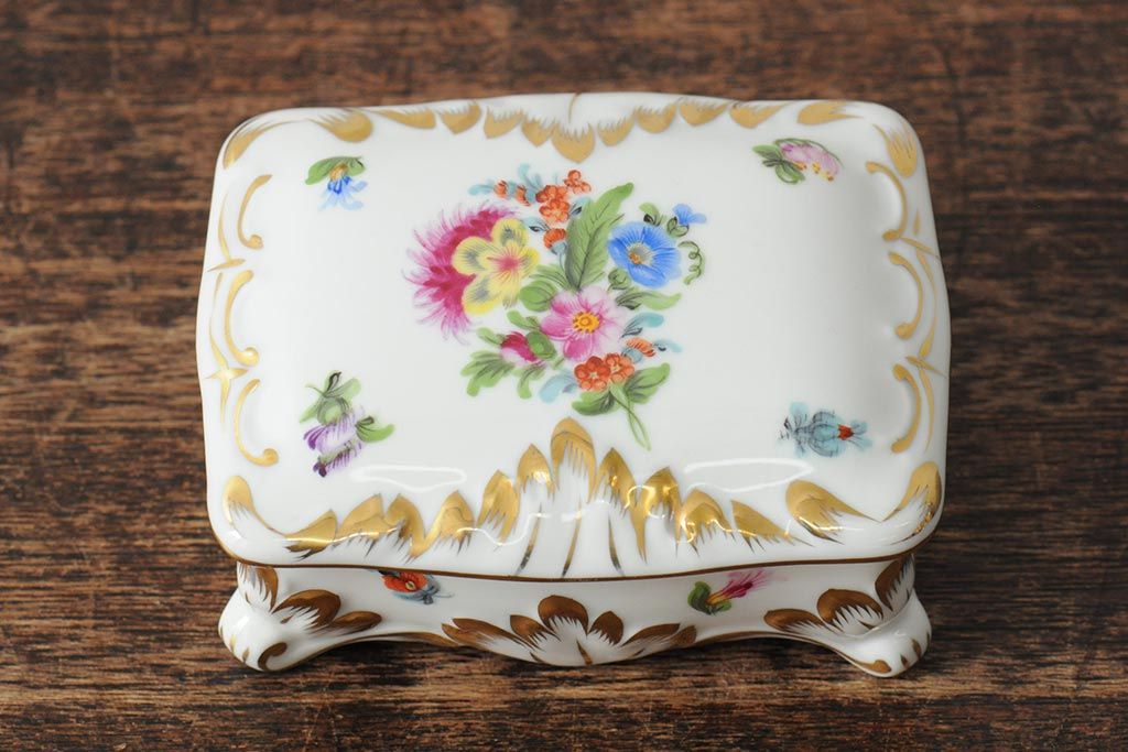 ハンガリー　HEREND(ヘレンド)　エレガントで高貴な印象の脚付き小物入れ(ジュエリーボックス、西洋陶磁器)(R-043549)