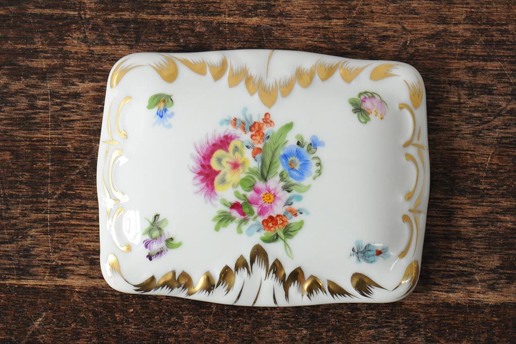 ハンガリー　HEREND(ヘレンド)　エレガントで高貴な印象の脚付き小物入れ(ジュエリーボックス、西洋陶磁器)(R-043549)