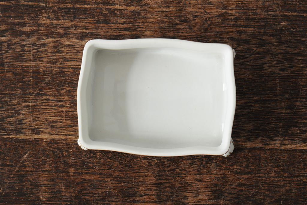 ハンガリー　HEREND(ヘレンド)　エレガントで高貴な印象の脚付き小物入れ(ジュエリーボックス、西洋陶磁器)(R-043549)