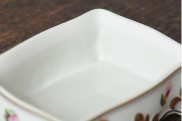 ハンガリー　HEREND(ヘレンド)　エレガントで高貴な印象の脚付き小物入れ(ジュエリーボックス、西洋陶磁器)(R-043549)