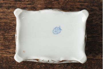 ハンガリー　HEREND(ヘレンド)　エレガントで高貴な印象の脚付き小物入れ(ジュエリーボックス、西洋陶磁器)(R-043549)