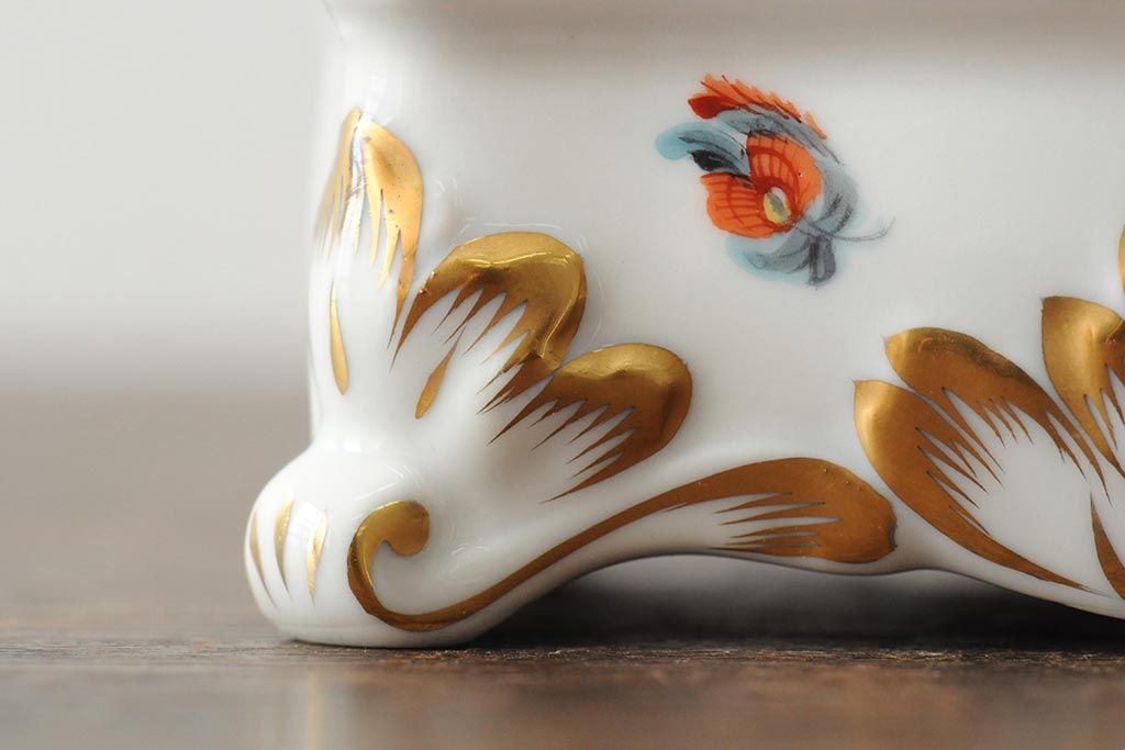 ハンガリー　HEREND(ヘレンド)　エレガントで高貴な印象の脚付き小物入れ(ジュエリーボックス、西洋陶磁器)(R-043549)