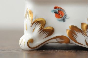 ハンガリー　HEREND(ヘレンド)　エレガントで高貴な印象の脚付き小物入れ(ジュエリーボックス、西洋陶磁器)(R-043549)