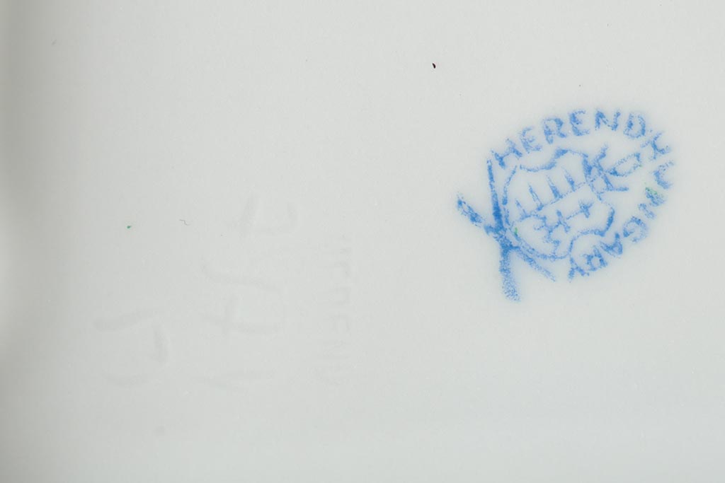 ハンガリー　HEREND(ヘレンド)　エレガントで高貴な印象の脚付き小物入れ(ジュエリーボックス、西洋陶磁器)(R-043549)