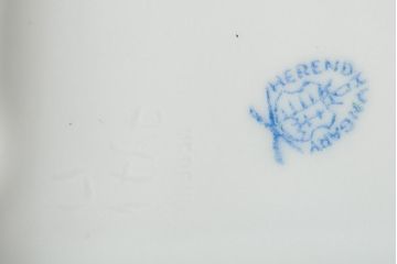 ハンガリー　HEREND(ヘレンド)　エレガントで高貴な印象の脚付き小物入れ(ジュエリーボックス、西洋陶磁器)(R-043549)