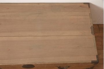 アンティーク家具　和製アンティーク　前面桐材　素朴な木肌が趣を感じさせる和箪笥(衣装箪笥、引き出し、ローボード、桐箪笥、桐たんす)(R-043553)