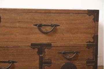 アンティーク家具　和製アンティーク　前面桐材　素朴な木肌が趣を感じさせる和箪笥(衣装箪笥、引き出し、ローボード、桐箪笥、桐たんす)(R-043553)