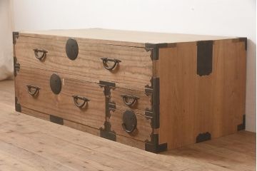 アンティーク家具　和製アンティーク　前面桐材　素朴な木肌が趣を感じさせる和箪笥(衣装箪笥、引き出し、ローボード、桐箪笥、桐たんす)(R-043553)