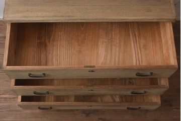 和製アンティーク　昭和中期　桐材　古びた風合いが味わい深い箪笥(収納箪笥、衣装箪笥、桐箪笥、桐たんす)(R-043554)