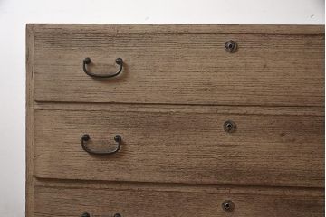 和製アンティーク　昭和中期　桐材　古びた風合いが味わい深い箪笥(収納箪笥、衣装箪笥、桐箪笥、桐たんす)(R-043554)