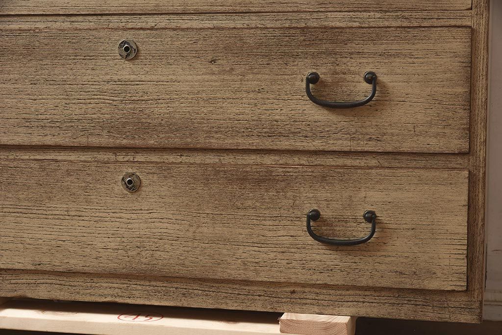 和製アンティーク　昭和中期　桐材　古びた風合いが味わい深い箪笥(収納箪笥、衣装箪笥、桐箪笥、桐たんす)(R-043554)