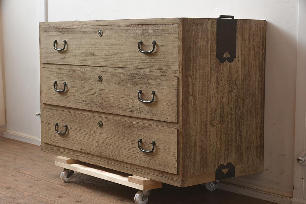 和製アンティーク　昭和中期　桐材　古びた風合いが味わい深い箪笥(収納箪笥、衣装箪笥、桐箪笥、桐たんす)(R-043554)