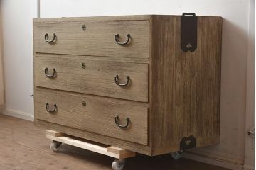 和製アンティーク　昭和中期　桐材　古びた風合いが味わい深い箪笥(収納箪笥、衣装箪笥、桐箪笥、桐たんす)(R-043554)