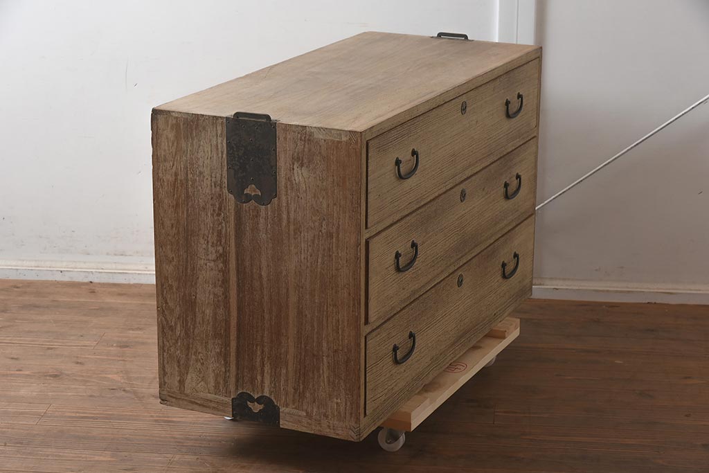 和製アンティーク　昭和中期　桐材　古びた風合いが味わい深い箪笥(収納箪笥、衣装箪笥、桐箪笥、桐たんす)(R-043554)