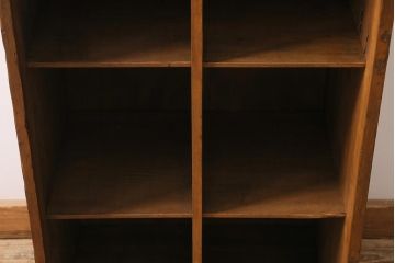アンティーク家具　ヒノキ材　木の風合いが味わい深いマス目棚(オープンラック、シェルフ)(R-043556)