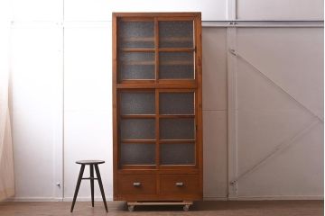 アンティーク家具　和製アンティーク　大正昭和初期　ヒノキ材　ダイヤガラスがレトロ!両面引き戸のガラス戸棚(収納棚、キャビネット)(R-043560)