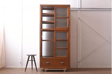 アンティーク家具　和製アンティーク　大正昭和初期　ヒノキ材　ダイヤガラスがレトロ!両面引き戸のガラス戸棚(収納棚、キャビネット)(R-043560)