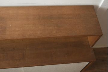 レトロ家具　昭和レトロ　1980年頃　タモ材　昔懐かしい香り漂うサイドボード(キャビネット、戸棚)(R-043561)