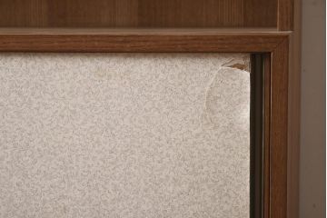 レトロ家具　昭和レトロ　1980年頃　タモ材　昔懐かしい香り漂うサイドボード(キャビネット、戸棚)(R-043561)