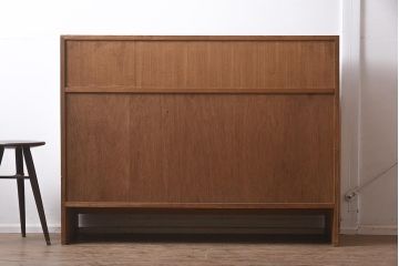 レトロ家具　昭和レトロ　1980年頃　タモ材　昔懐かしい香り漂うサイドボード(キャビネット、戸棚)(R-043561)