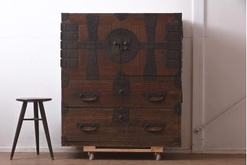 アンティーク家具　和製アンティーク　明治期　 観音開き戸　十字金具が魅力的な重ね箪笥(観音箪笥、衣装箪笥、引き出し)(R-043562)