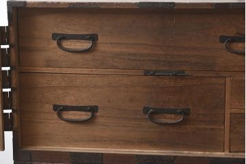 アンティーク家具　和製アンティーク　明治期　 観音開き戸　十字金具が魅力的な重ね箪笥(観音箪笥、衣装箪笥、引き出し)(R-043562)