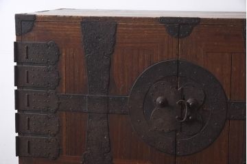 アンティーク家具　和製アンティーク　明治期　 観音開き戸　十字金具が魅力的な重ね箪笥(観音箪笥、衣装箪笥、引き出し)(R-043562)