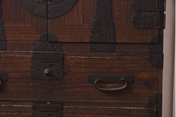アンティーク家具　和製アンティーク　明治期　 観音開き戸　十字金具が魅力的な重ね箪笥(観音箪笥、衣装箪笥、引き出し)(R-043562)