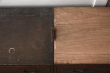 アンティーク家具　昭和初期　総桐材　味わい深い風合いシンプルな重ね箪笥(衣裳箪笥、引き出し、時代箪笥)(R-043564)