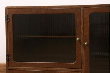 ビンテージ家具　栓材製　引き出し付き　モールガラス　小さいレトロなガラス戸棚(収納棚)(R-043568)