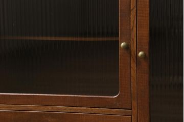 ビンテージ家具　栓材製　引き出し付き　モールガラス　小さいレトロなガラス戸棚(収納棚)(R-043568)