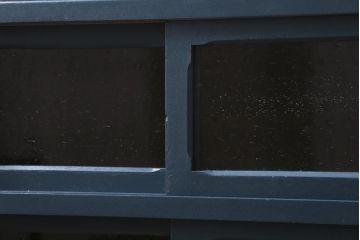 レトロ家具　引き出し付き　メンズライクのお部屋にもおすすめなペイントキャビネット(収納棚、戸棚)(R-043570)