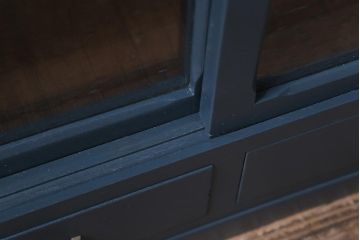 レトロ家具　引き出し付き　メンズライクのお部屋にもおすすめなペイントキャビネット(収納棚、戸棚)(R-043570)