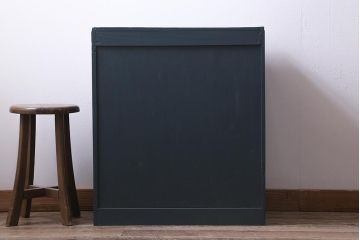 レトロ家具　引き出し付き　メンズライクのお部屋にもおすすめなペイントキャビネット(収納棚、戸棚)(R-043570)
