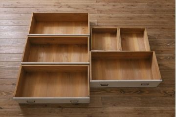 レトロ家具　フレンチカラーがかわいらしいペイントチェスト(引き出し、タンス)(R-043571)