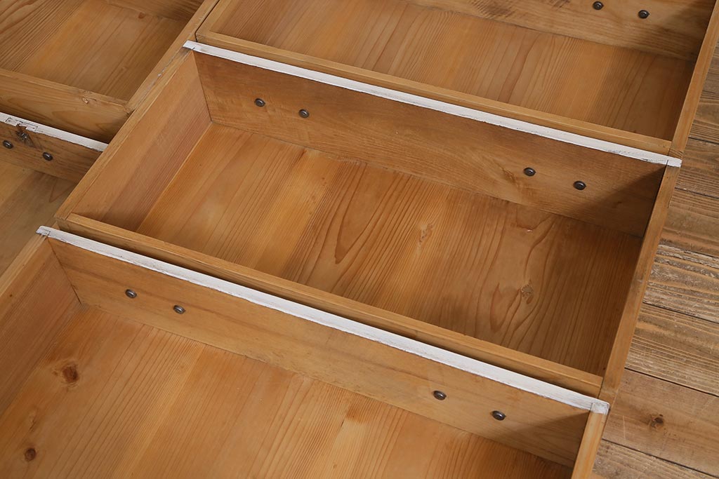 レトロ家具　フレンチカラーがかわいらしいペイントチェスト(引き出し、タンス)(R-043571)