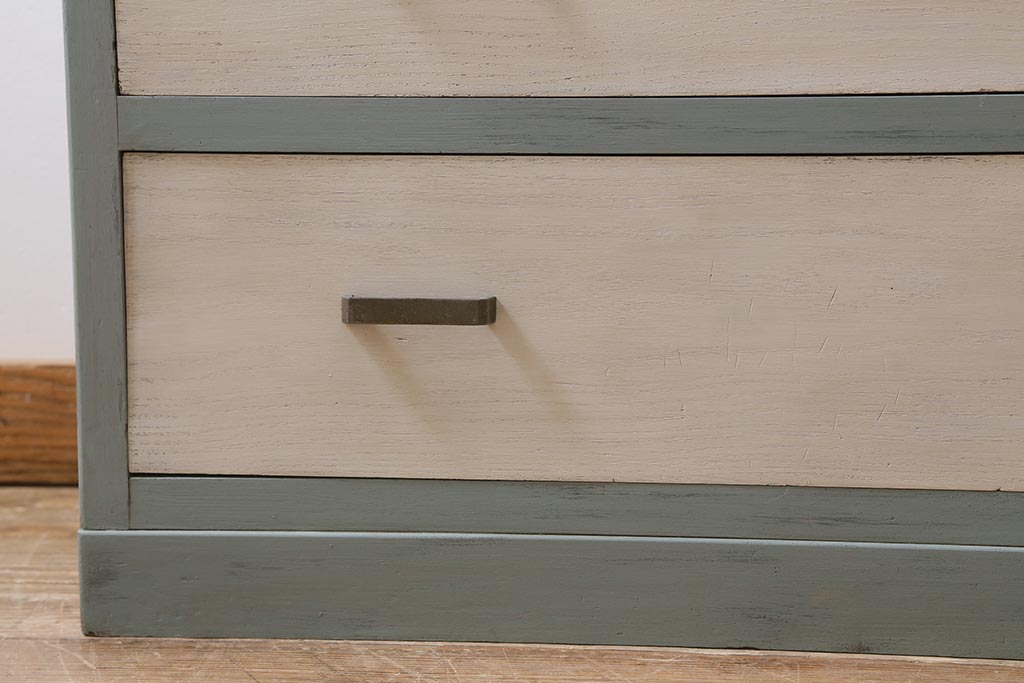 レトロ家具　フレンチカラーがかわいらしいペイントチェスト(引き出し、タンス)(R-043571)