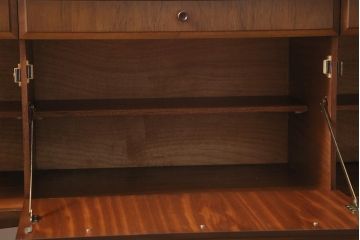 ヴィンテージ家具　北欧ビンテージ　チーク材　レトロテイストのサイドボード(リビングボード)(R-043572)