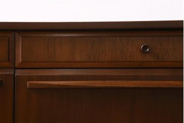 ヴィンテージ家具　北欧ビンテージ　チーク材　レトロテイストのサイドボード(リビングボード)(R-043572)