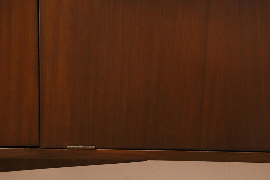 ヴィンテージ家具　北欧ビンテージ　チーク材　レトロテイストのサイドボード(リビングボード)(R-043572)